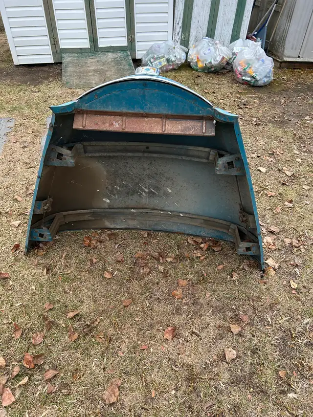 1951-53 IH hood - Photo 3