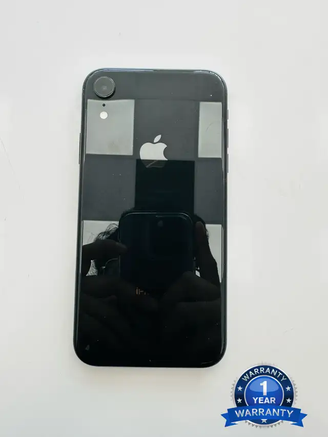 iphone xr  64gb $249 - Photo 7