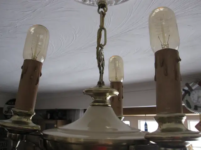 1920s ANTIQUE BRASS 3 ARM PAN CANDLEWICK CEILING LAMP FIXTURE - Photo 2