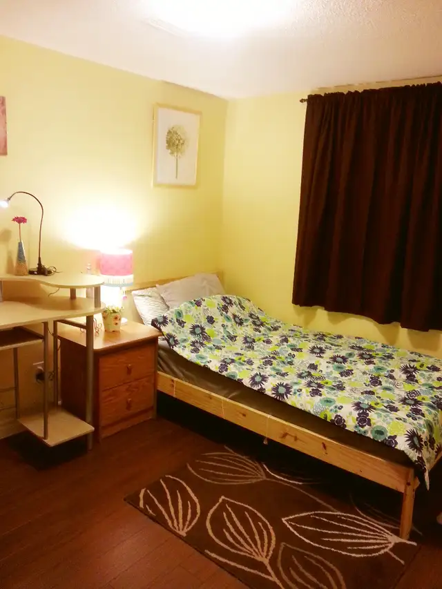 Birchmount & Eglinton ( private room )