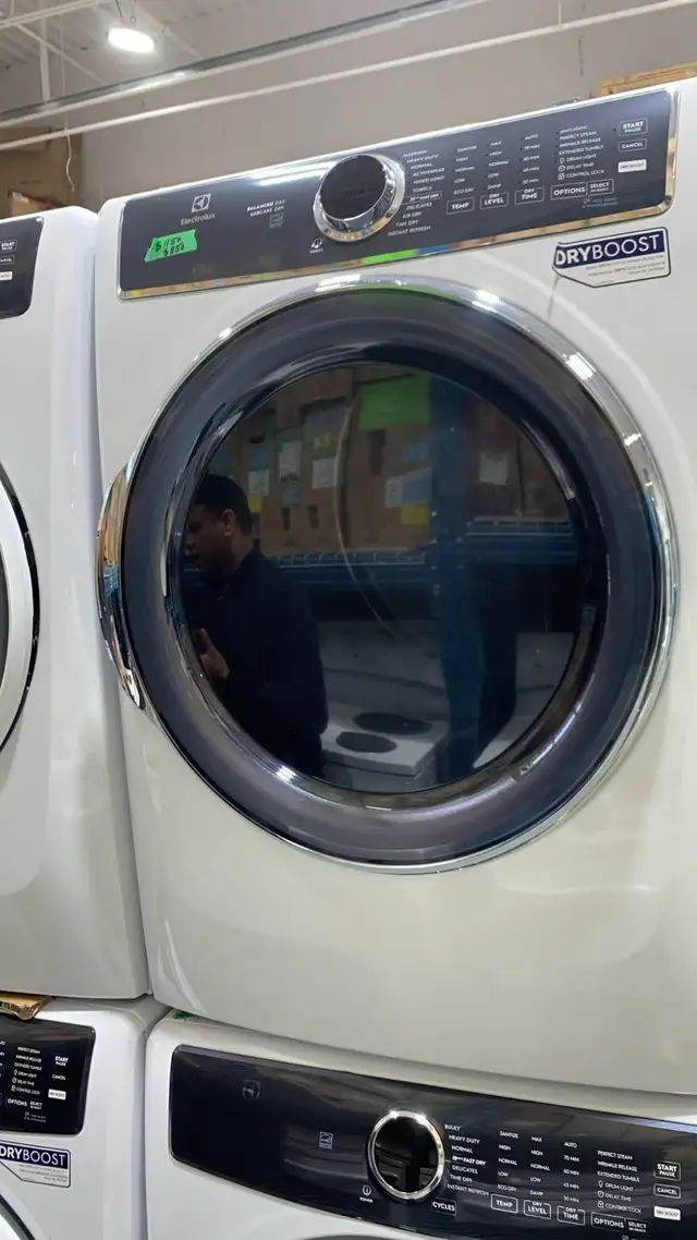 Dryer - 27 Electrolux 8.0Cuft - Front Load - ELFE763CAW1 White..