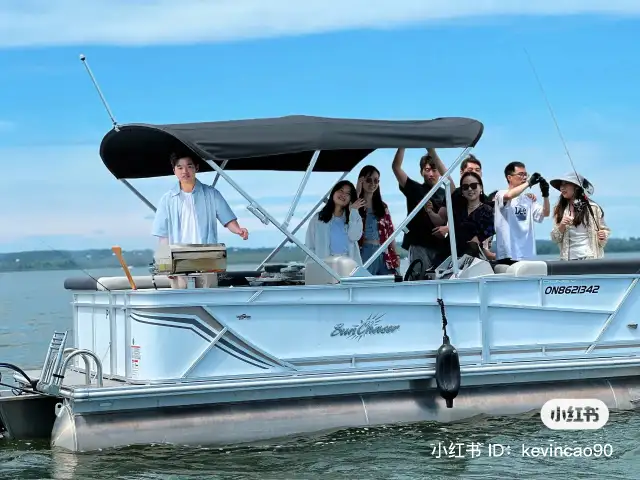 Cheapest Fishing Pontoon Boat on Lake Simcoe ｜ 30 mins drive