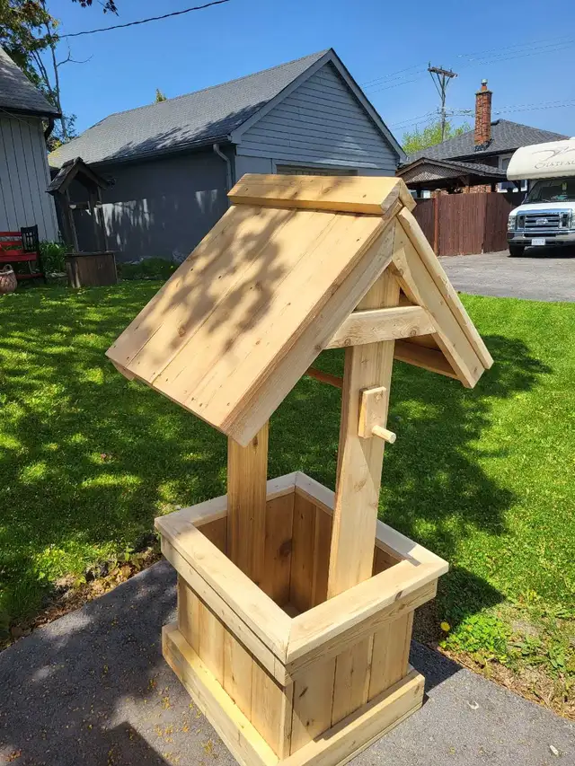 Wishing well planter - Photo 2