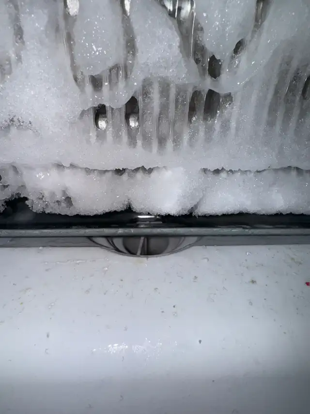 Fridge Not Cooling? CALL Daniel (647)794-1800 - Photo 2