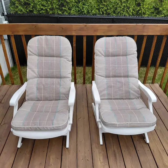 2 chaises extérieures de patio pliantes en PVC avec 2 coussins