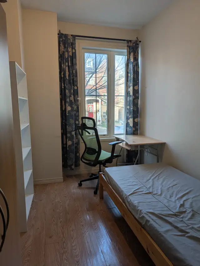 Multiple Rooms Private Bath Balcony Parking @York University - Photo 4