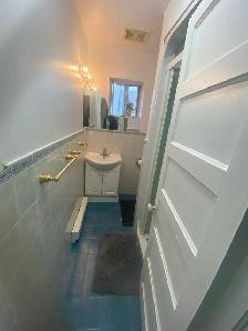 Room for rentTORONTO, CLEAN UPSCALE FURNISHED ROOM FOR STUDENTS - Photo 7