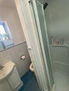 Room for rentTORONTO, CLEAN UPSCALE FURNISHED ROOM FOR STUDENTS - Photo 8