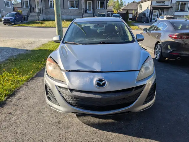2010 MAZDA3 · Sedan · 215 000 kilomètres au compteur