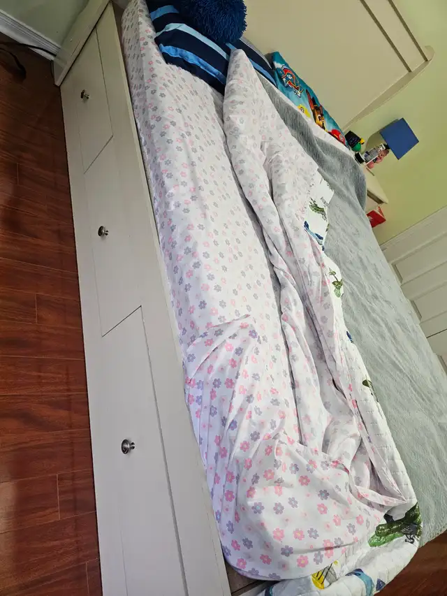 Kids bedroom set for sale