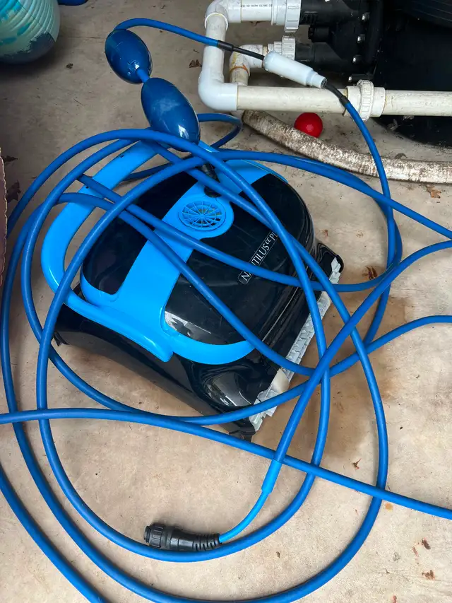 Pool Vacuum for Sale - dolphin nautilus cc plus