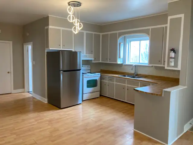 Large one bedroom plus den in Fournier - Photo 2
