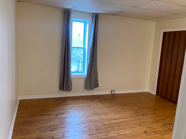 Large one bedroom plus den in Fournier - Photo 7