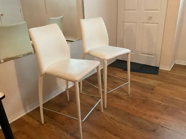 2 WHITE BAR STOOLS BLANC LIKE NEW COMME NEUF - Photo 2