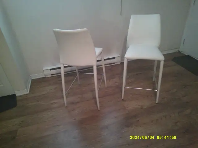 2 WHITE BAR STOOLS BLANC LIKE NEW COMME NEUF - Photo 4