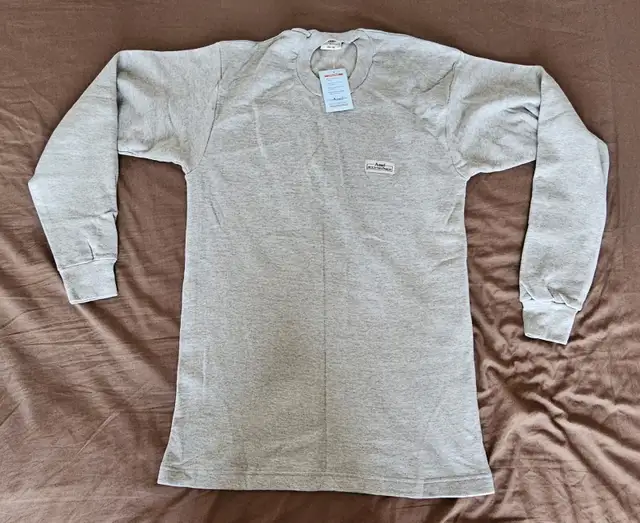 BRAND NEW MEN'S THERMAL LONG SLEEVE T-SHIRT (LARGE)