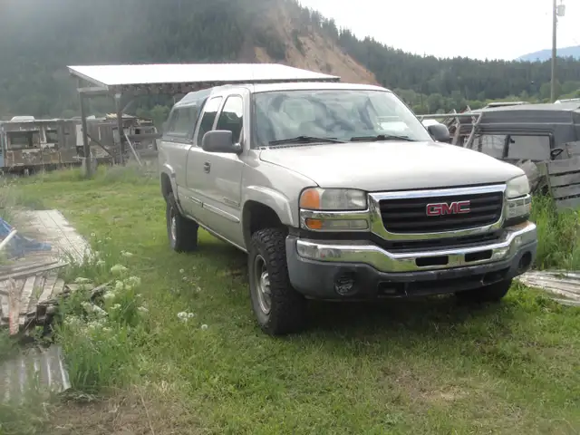 2004 G M C  3/4 ton 4x4