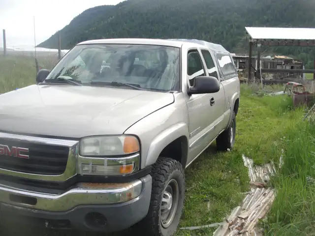 2004 G M C  3/4 ton 4x4 - Photo 2