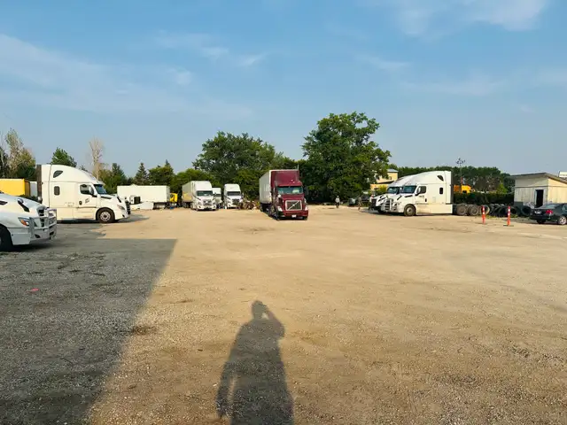 parking on route 90 available
