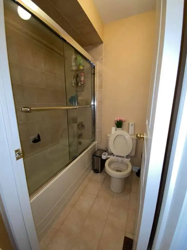 Brampton Private Quite,room For female,in a basement - Photo 5