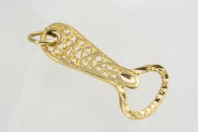 10K BOTTLE OPENER PENDANT
