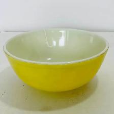 PYREX  1950’s 4 Quart No. 404 Mixing Bowl in Primary Yellow