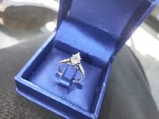 18K White Gold Diamond Ring with papers