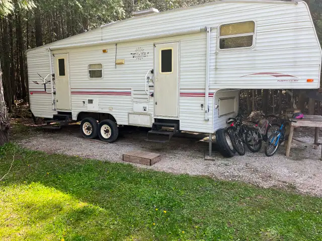 28.5’ Terry Fifthwheel Trailer with bunks