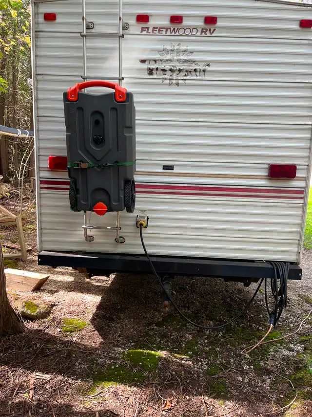 28.5’ Terry Fifthwheel Trailer with bunks - Photo 3