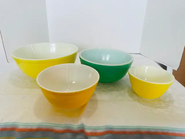 4 - PYREX MIXING BOWLS ~ #401, #402, $403, #404 - Photo 2