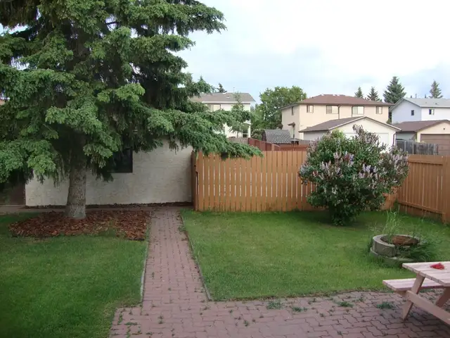 3 Bedroom House with 2 Car GARAGE for Rent Available June 15/26 - Photo 2