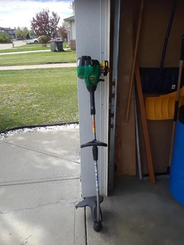 Weed eater 15 in 20cc gas trimmer cash only buy for $85.00 firm