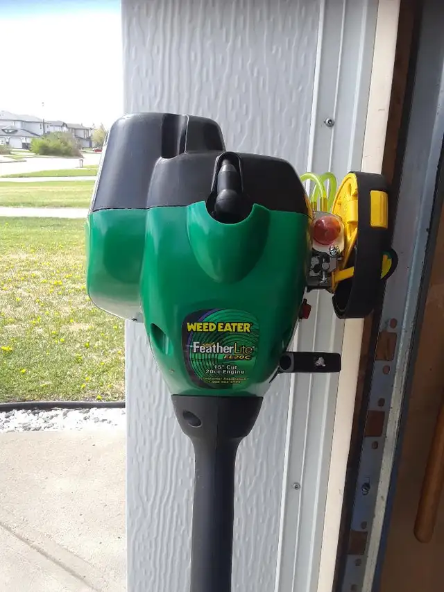 Weed eater 15 in 20cc gas trimmer cash only buy for $85.00 firm - Photo 2