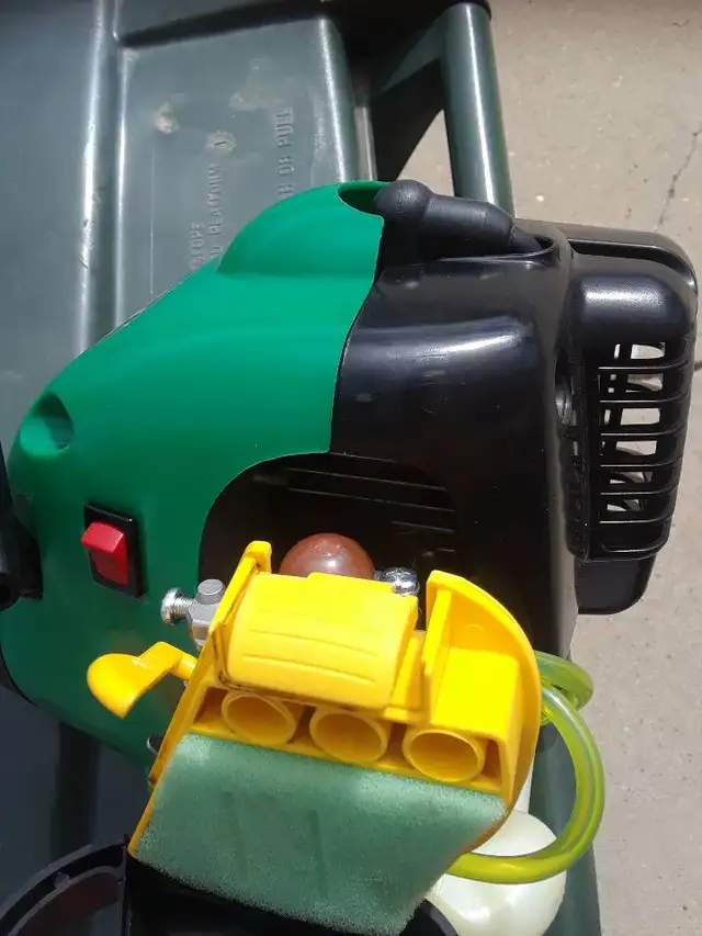 Weed eater 15 in 20cc gas trimmer cash only buy for $85.00 firm - Photo 6