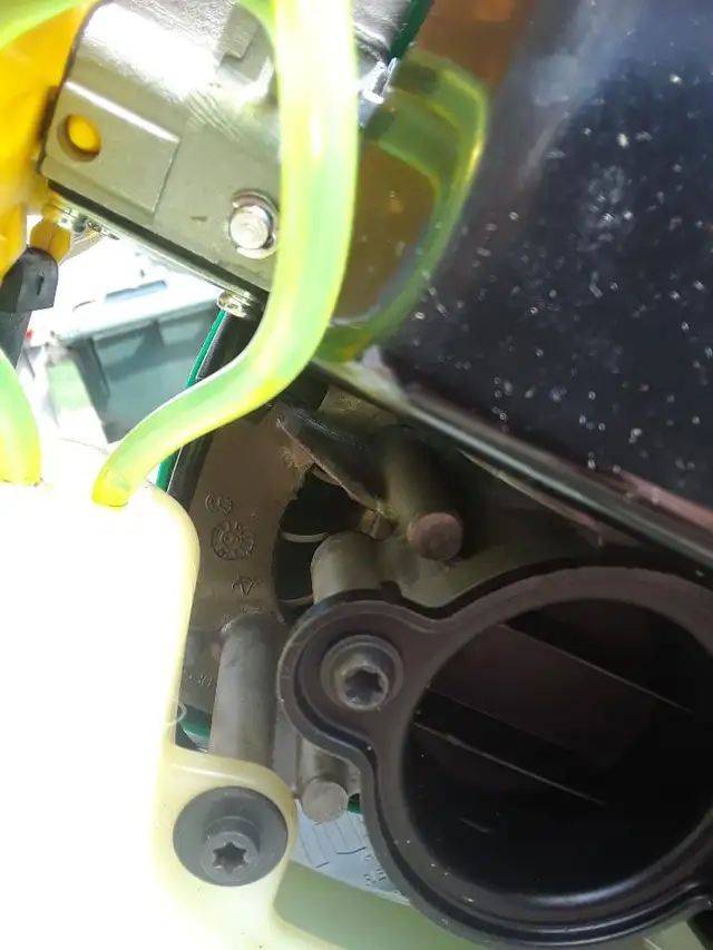 Weed eater 15 in 20cc gas trimmer cash only buy for $85.00 firm - Photo 7