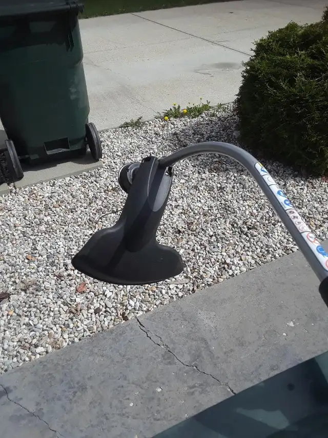 Weed eater 15 in 20cc gas trimmer cash only buy for $85.00 firm - Photo 8