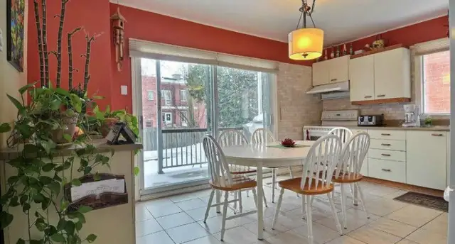 Non smoker boy student room beside metro angrignon available now - Photo 4