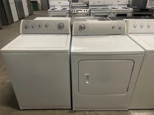 Laveuse sécheuse traditionnelles blanches Whirlpool