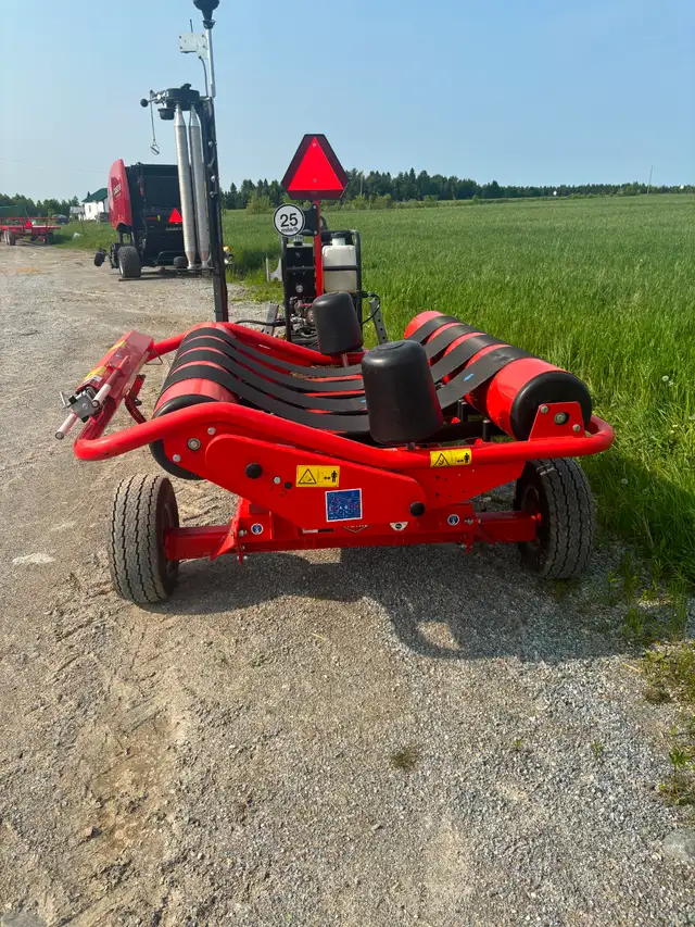 ENROBEUSE KUHN RW 1110C A BALLE RONDE