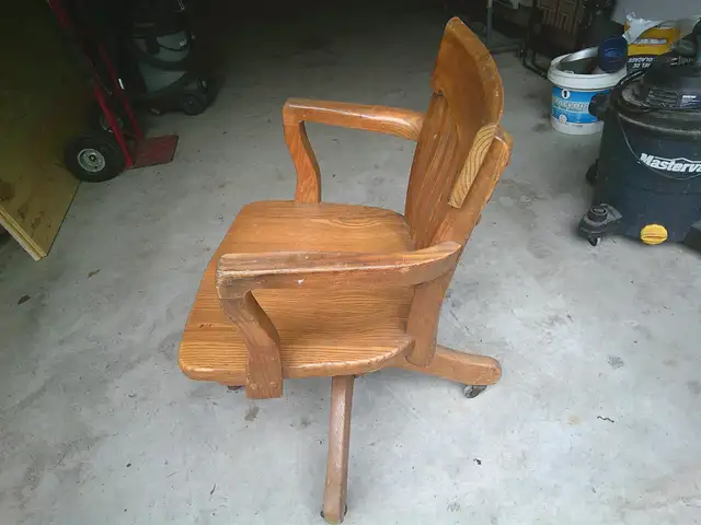 VINTAGE BANKERS CHAIR - SWIVEL AND RAISES AJUSTMENT ORIGINAL
