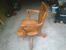 VINTAGE BANKERS CHAIR - SWIVEL AND RAISES AJUSTMENT ORIGINAL