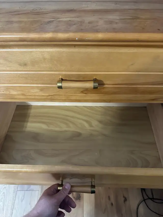 solid wood dresser - Photo 2