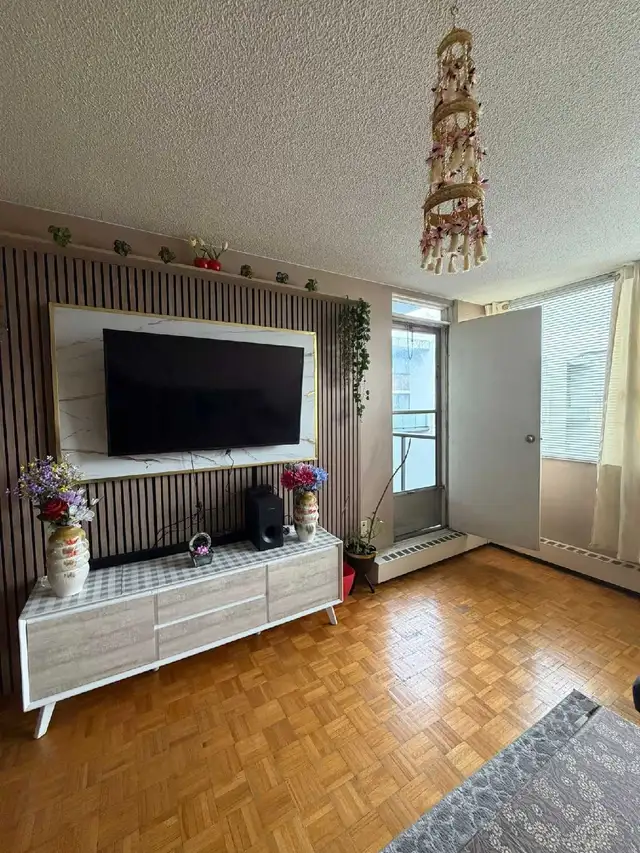 Rare find Spacious Renovated with utilities ideal for family - Photo 3