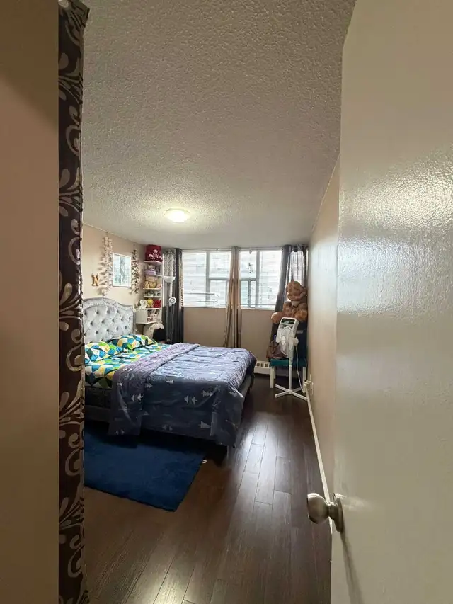 Rare find Spacious Renovated with utilities ideal for family - Photo 5