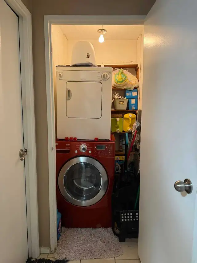 Rare find Spacious Renovated with utilities ideal for family - Photo 8