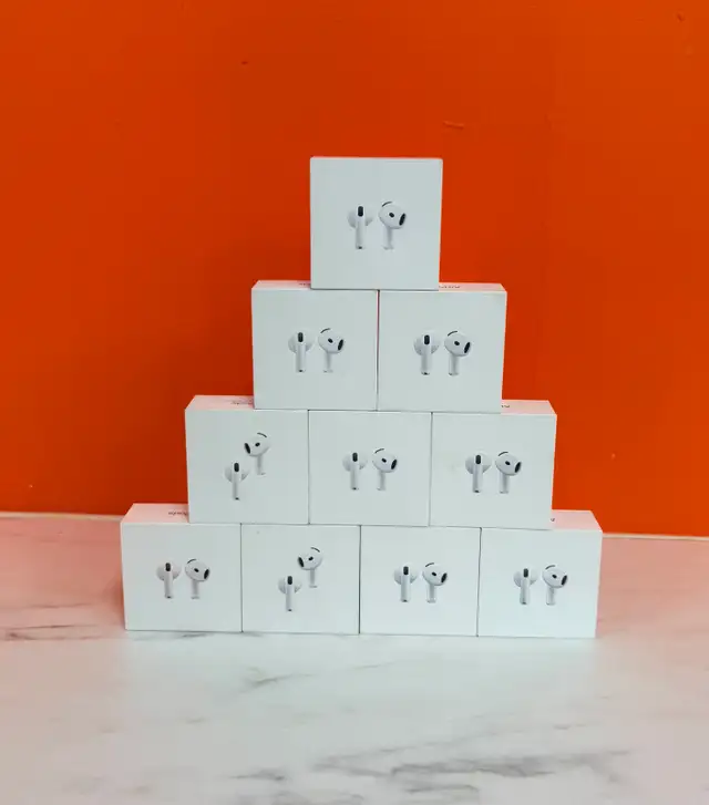 BRAND NEW SEALED BOX APPLE AIRPODS 4TH GEN WITH ANC