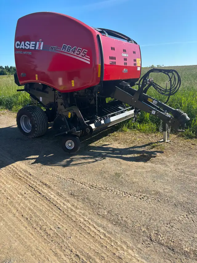 PRESSE A BALLE RONDE CASE IH RB 455