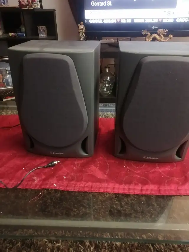 Emerson 3D disc changer with two speakers - Photo 3