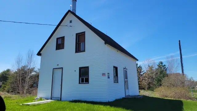 HOUSE FOR SALE / LAND FOR SALE -- ( FIXER-UPPER )
