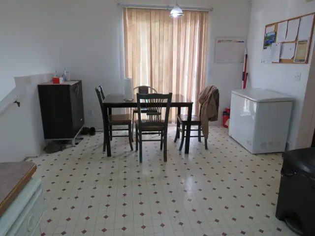 House for rent in Applewood SE Calgary AB. Available in June 1st - Photo 4